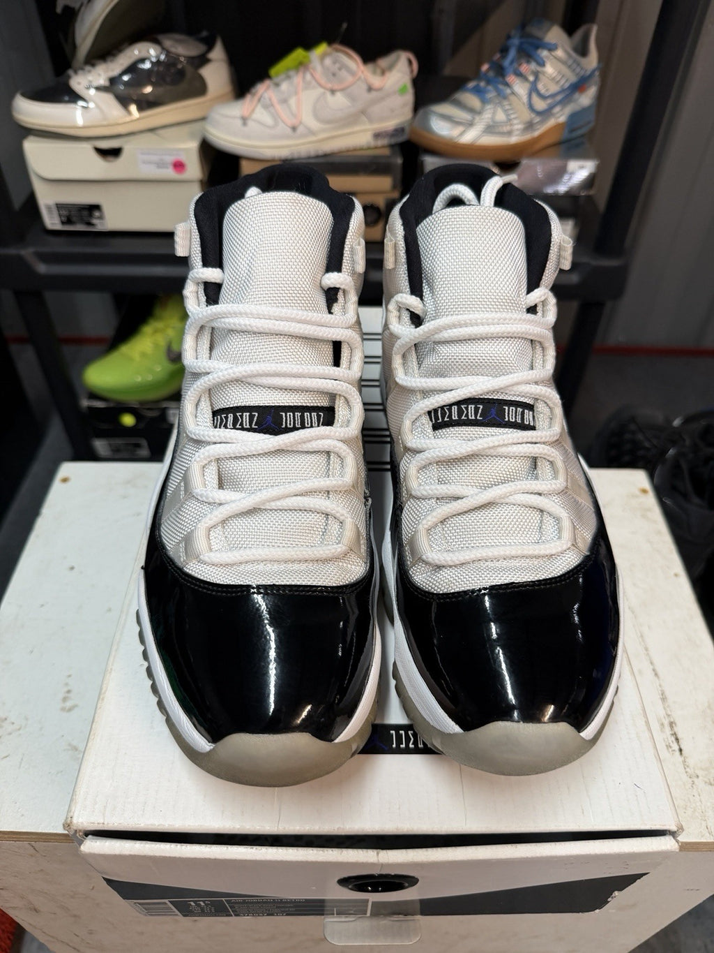 Nike Air Jordan 11 Retro Concord 2011 White Black Size 11.5 Sneakers 378037-107