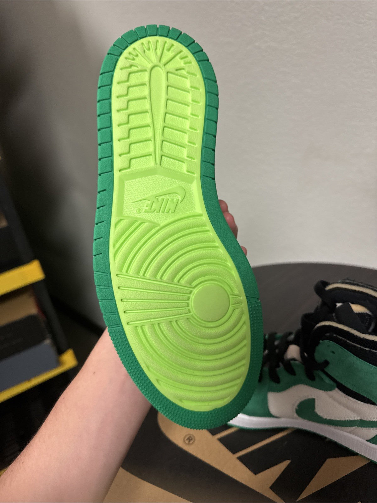 SIZE 10 - AIR JORDAN 1 ZOOM CMFT STADIUM GREEN MEN'S SHOES