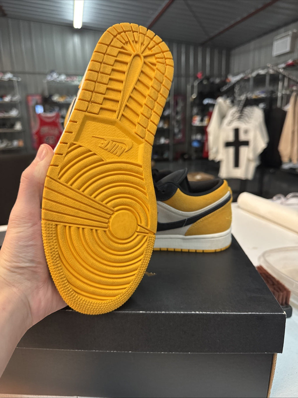 Size 8 - JORDAN 1 Low Sail University Gold Black