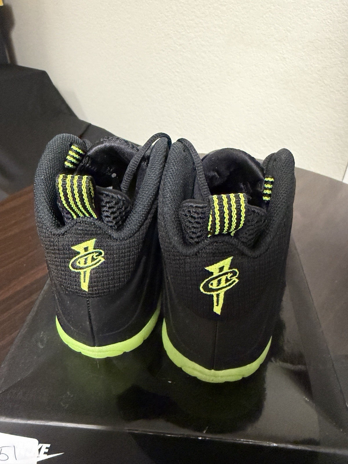 Nike Little Posite One (gs) Black Volt 4.5 Y fits Women’s 7 Foamposite
