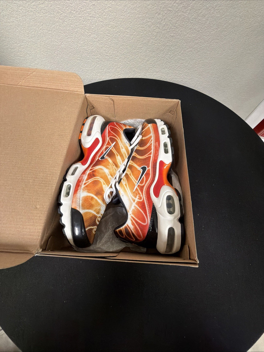 Nike Air Max Plus OG DZ3531-600 "Light Photography - Sport Red" Size 9 SAMPLE
