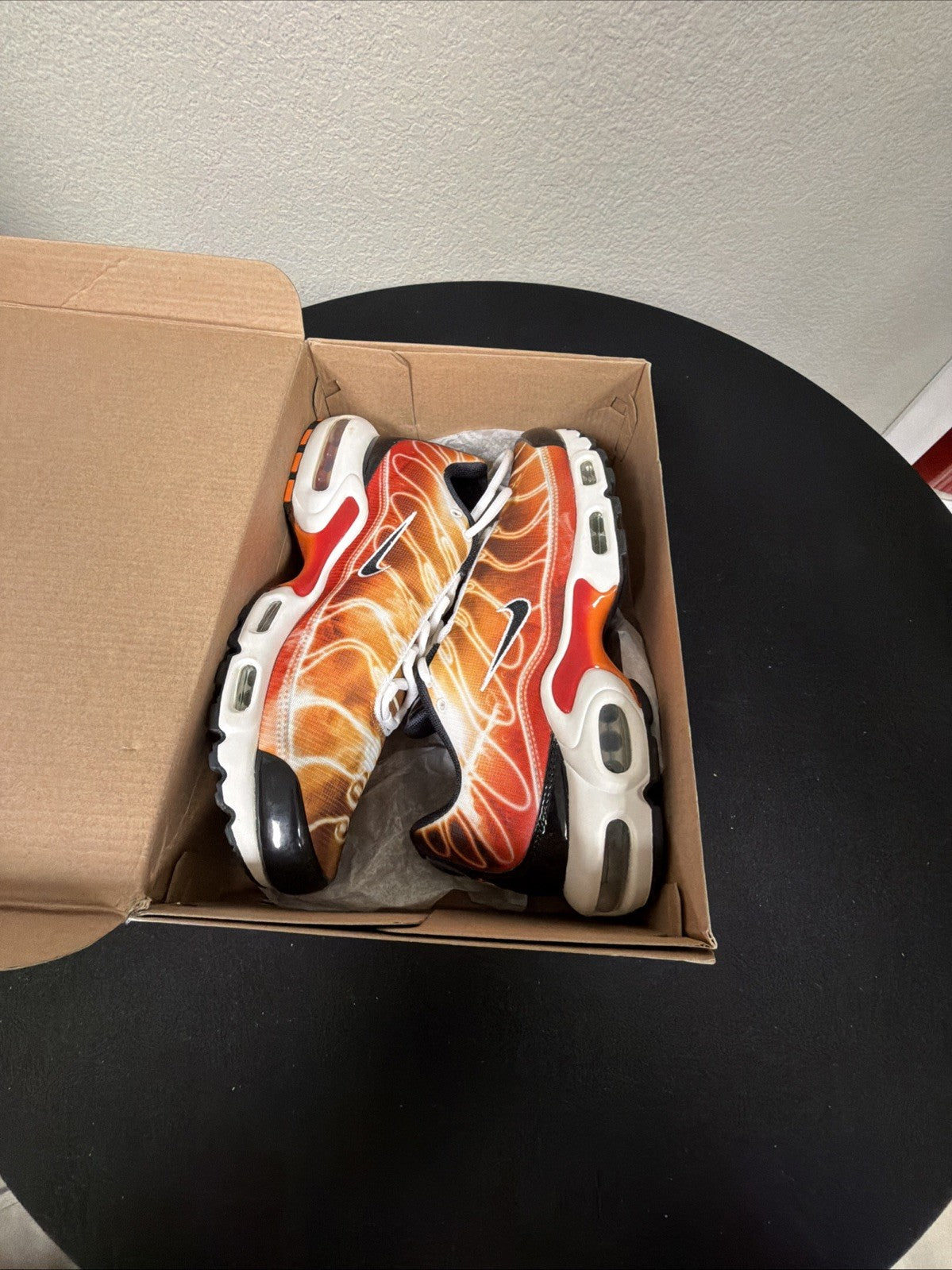 Nike Air Max Plus OG DZ3531-600 "Light Photography - Sport Red" Size 9 SAMPLE