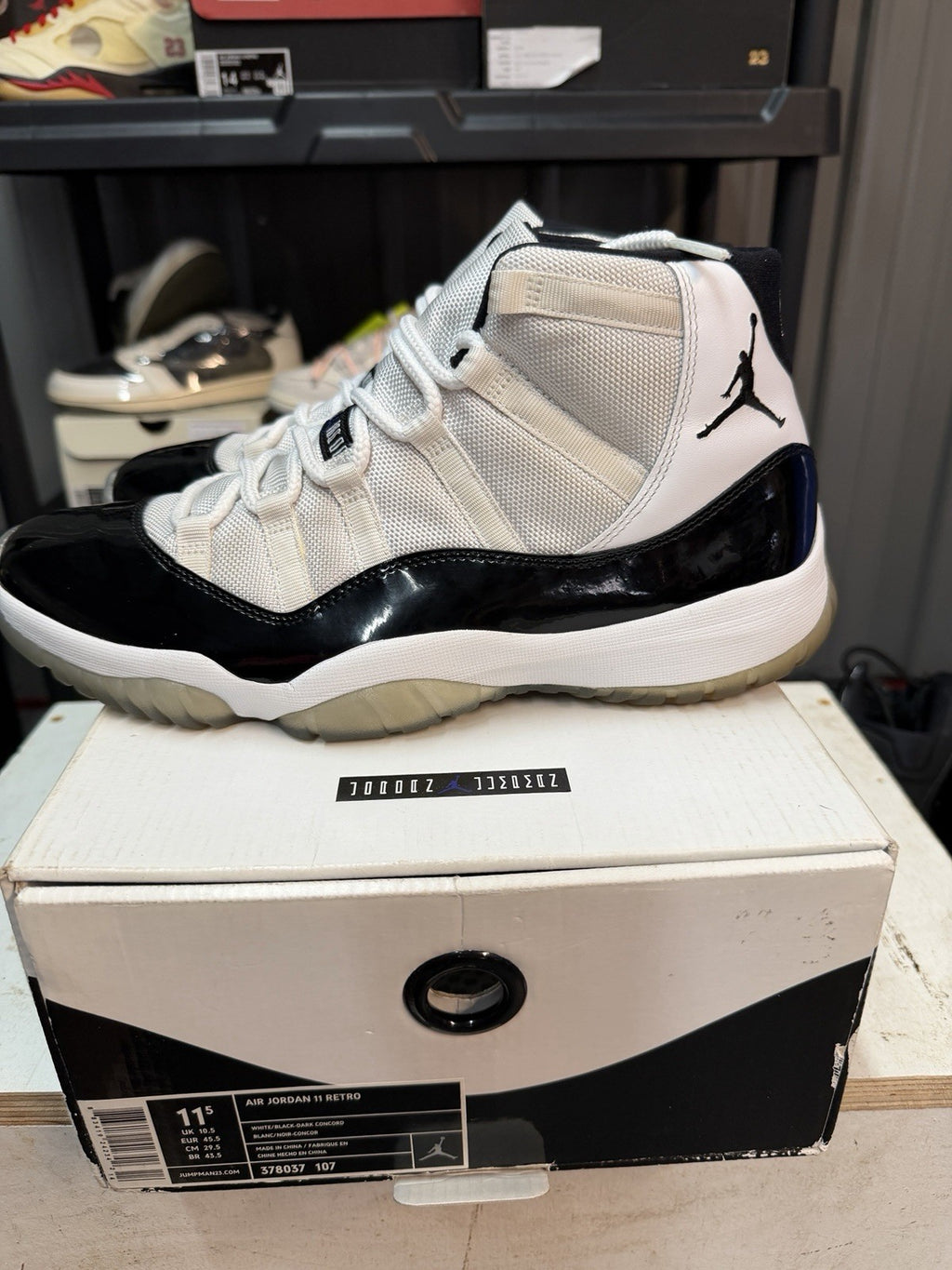 Nike Air Jordan 11 Retro Concord 2011 White Black Size 11.5 Sneakers 378037-107