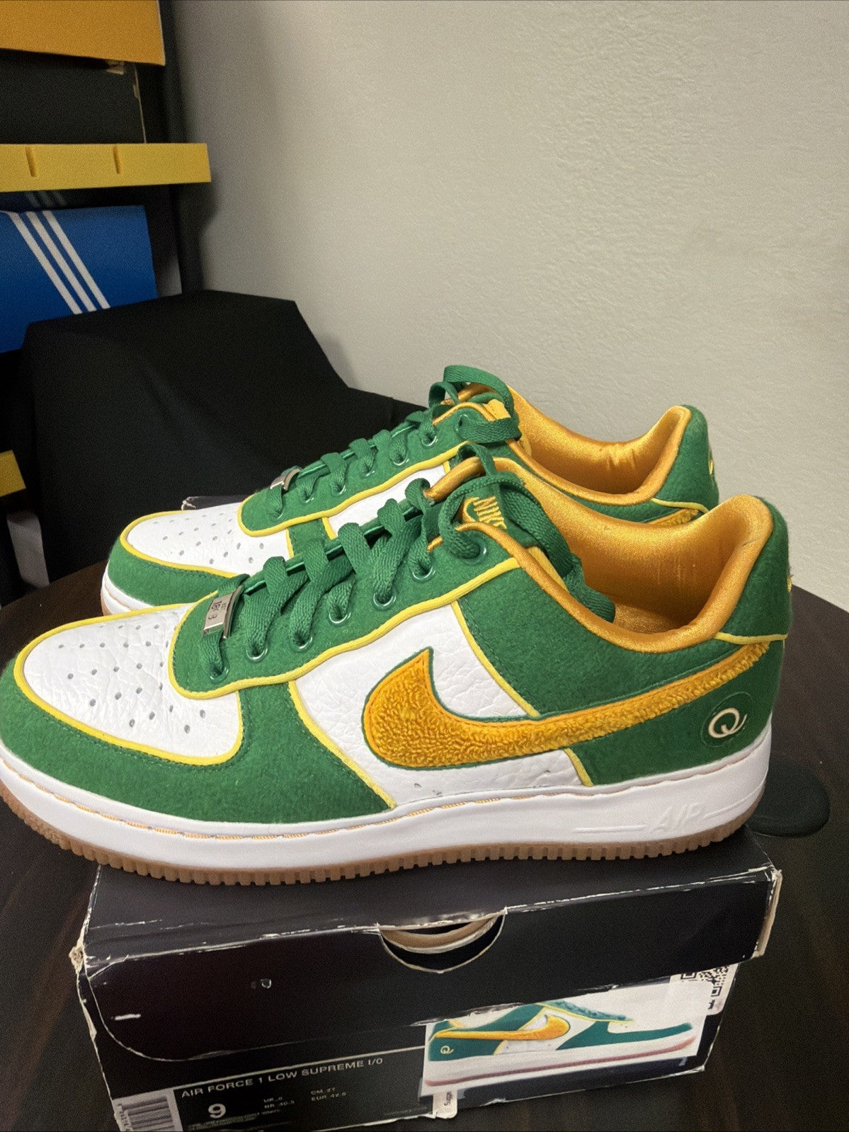 QUEENS AIR FORCE ONE *LIMITED EDITION**CLARK KENT SNEAKERS*