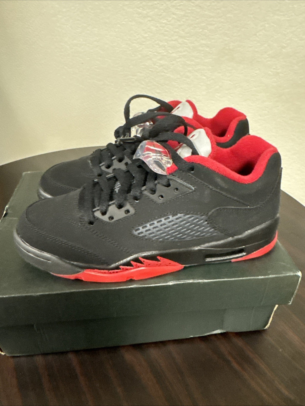 AIR JORDAN 5 RETRO LOW (GS) size 5y  Black Gym Red