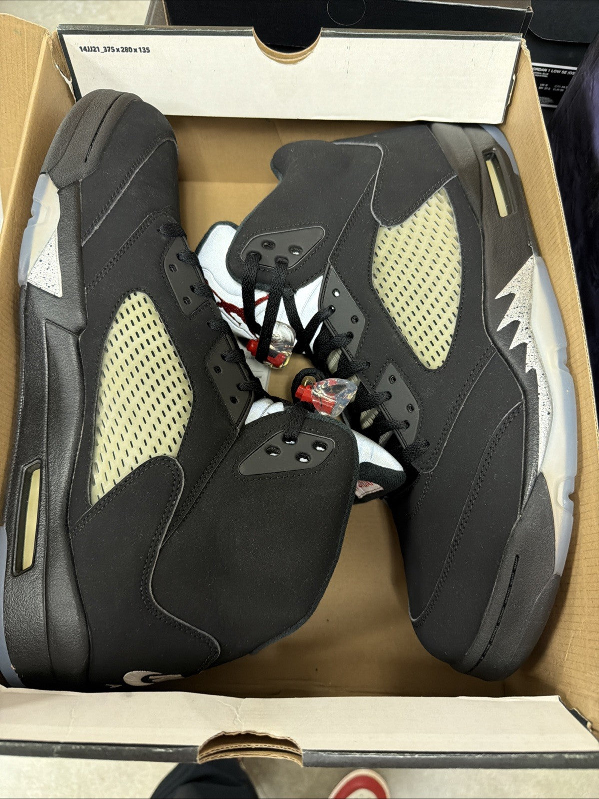 2016 Nike Air Jordan 5 V Retro OG Black Red Metallic Silver Ice 845035-003 sz 17