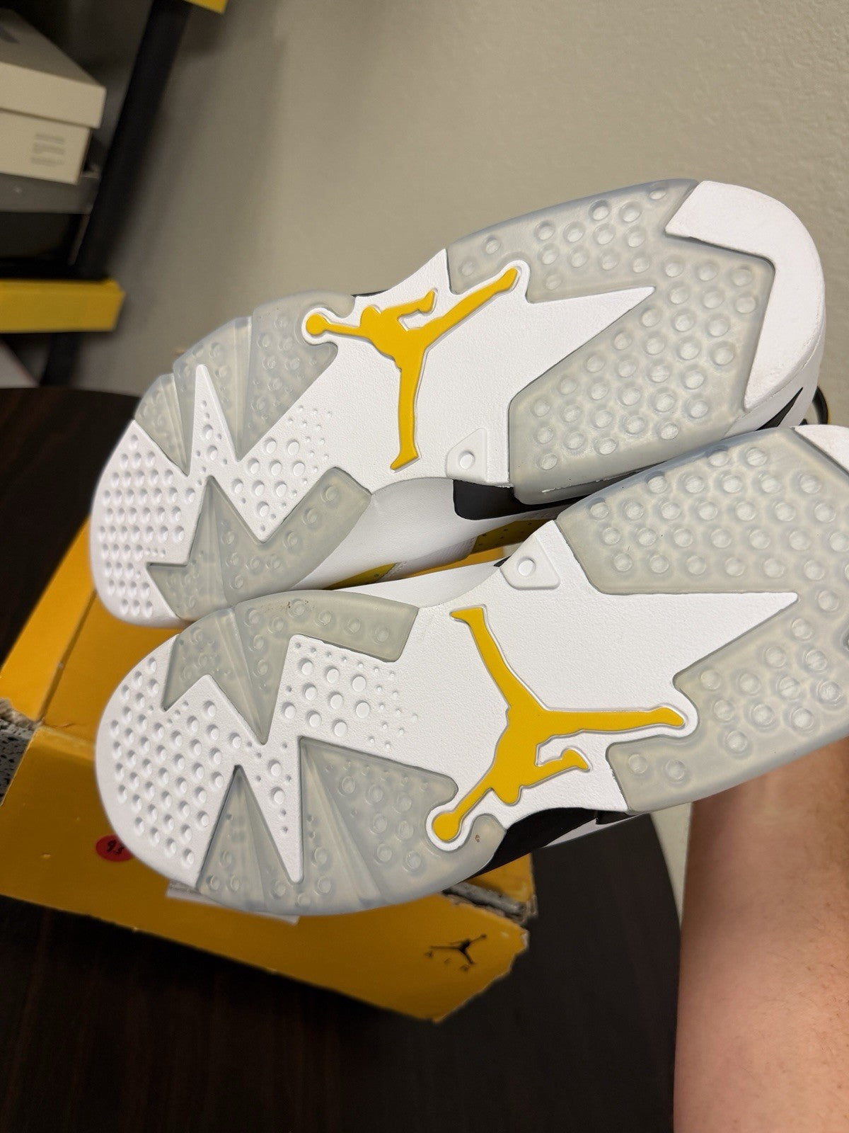 Air Jordan 6 Retro 'Yellow Ochre' Men CT8529-170 New Authentic