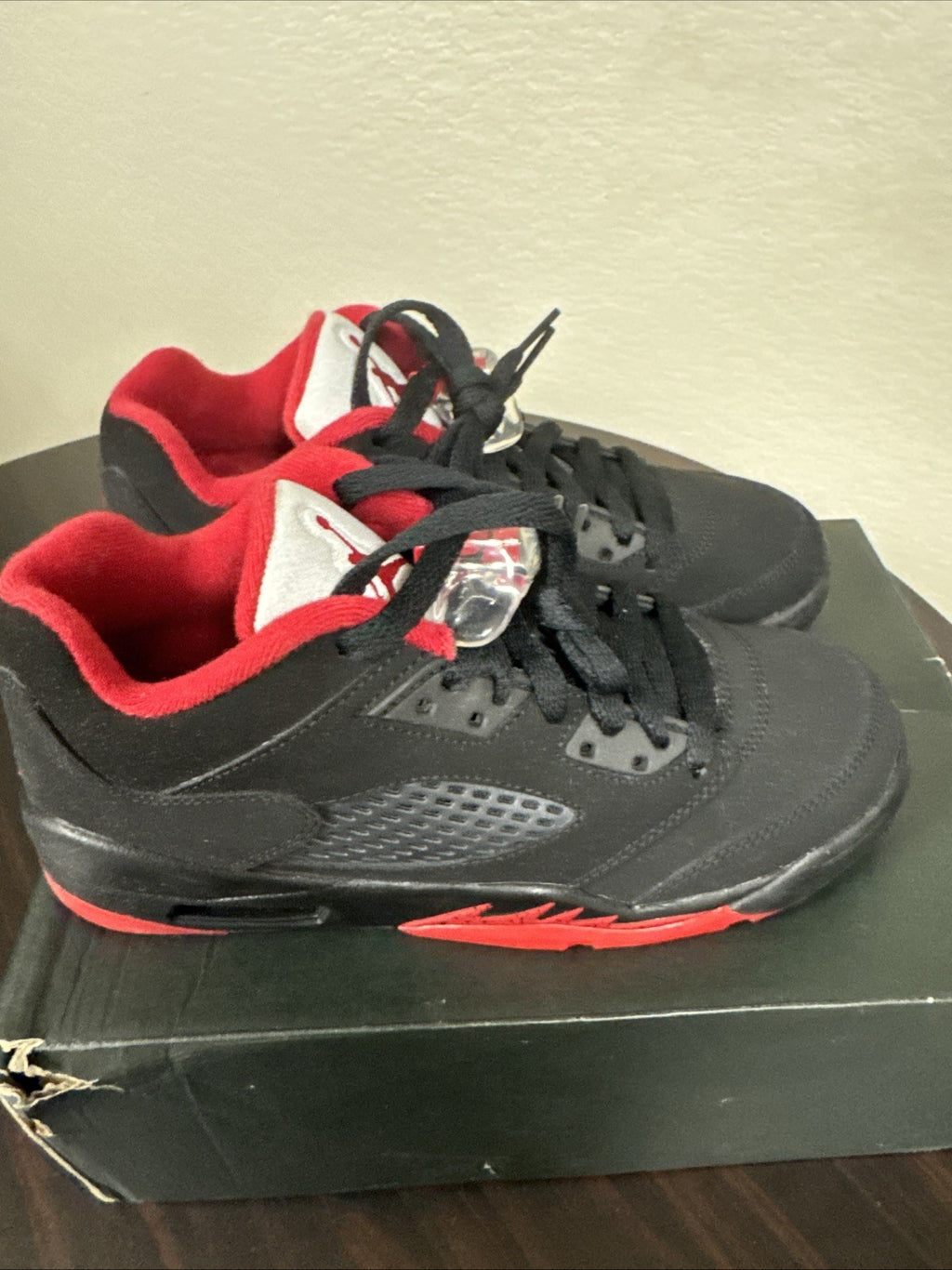 AIR JORDAN 5 RETRO LOW (GS) size 5y  Black Gym Red