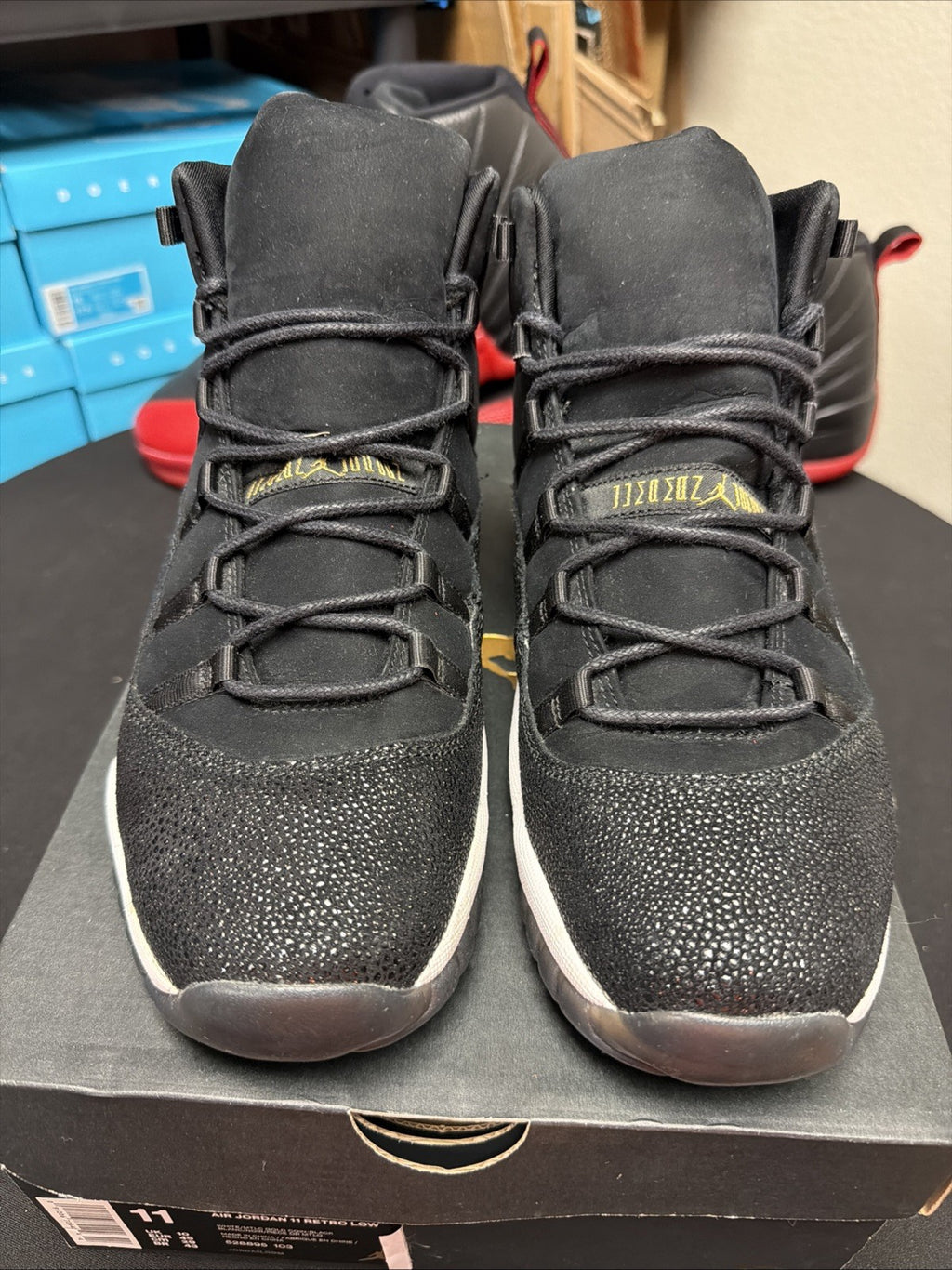 Air Jordan 11 Retro GS Heiress Size 10Y / 11.5 Womens 2017 Black Gold 852625-030