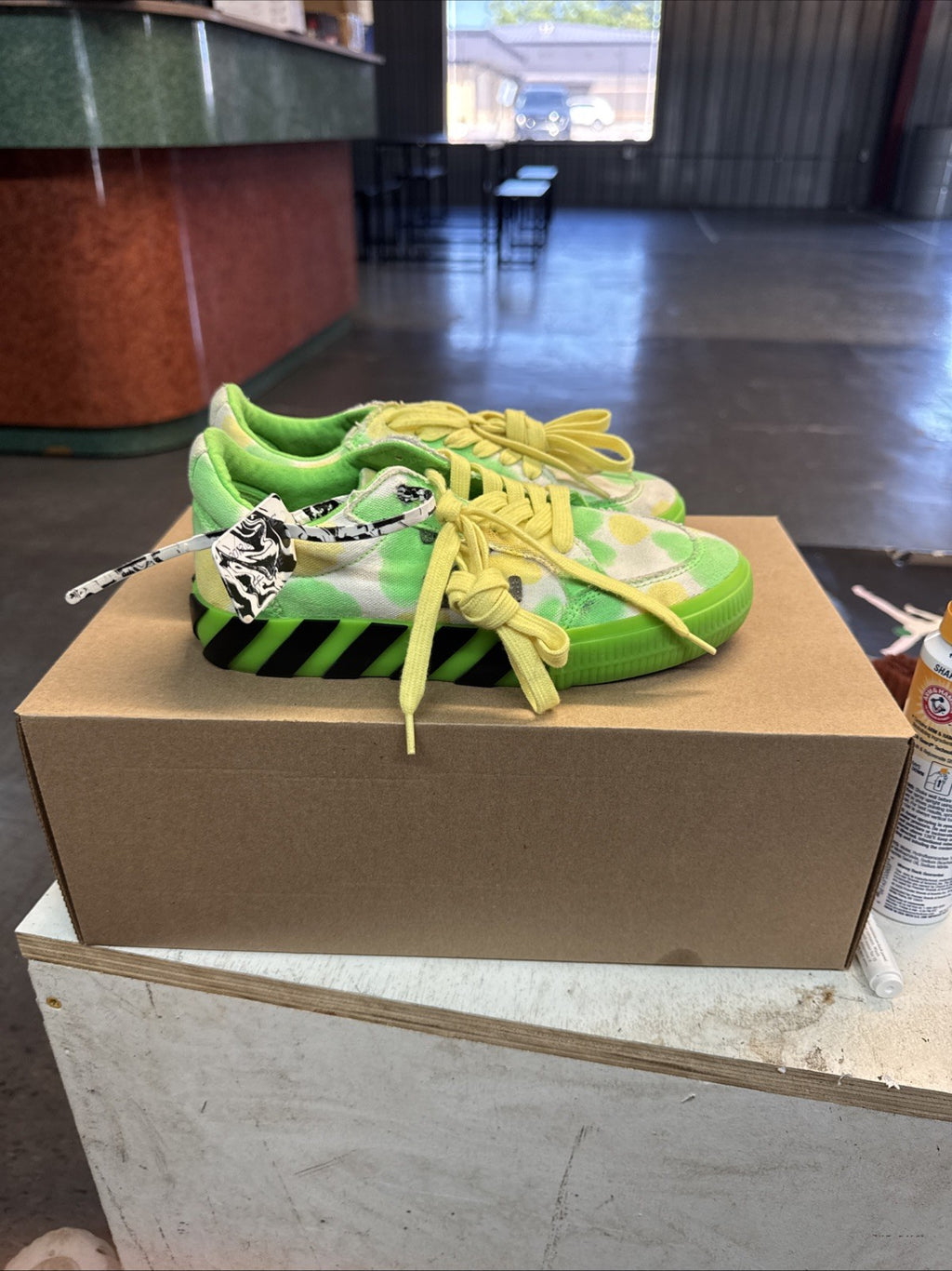 Size 5 US - Off-White Vulc Low Tie-Dye | Replacement Box