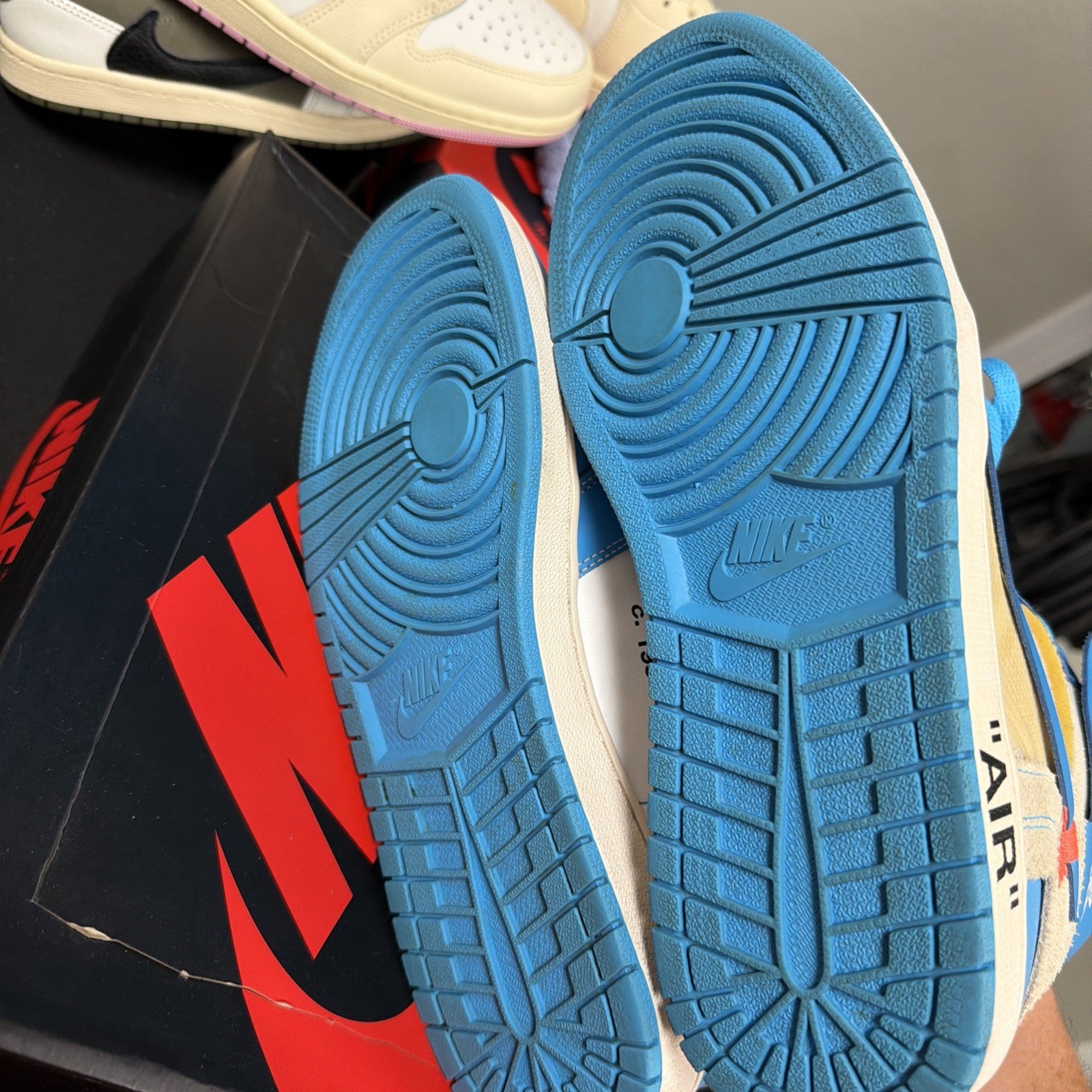 Nike Air Jordan Retro 1 High OG Off White UNC 2018 Size 10 Authentic Basketball 