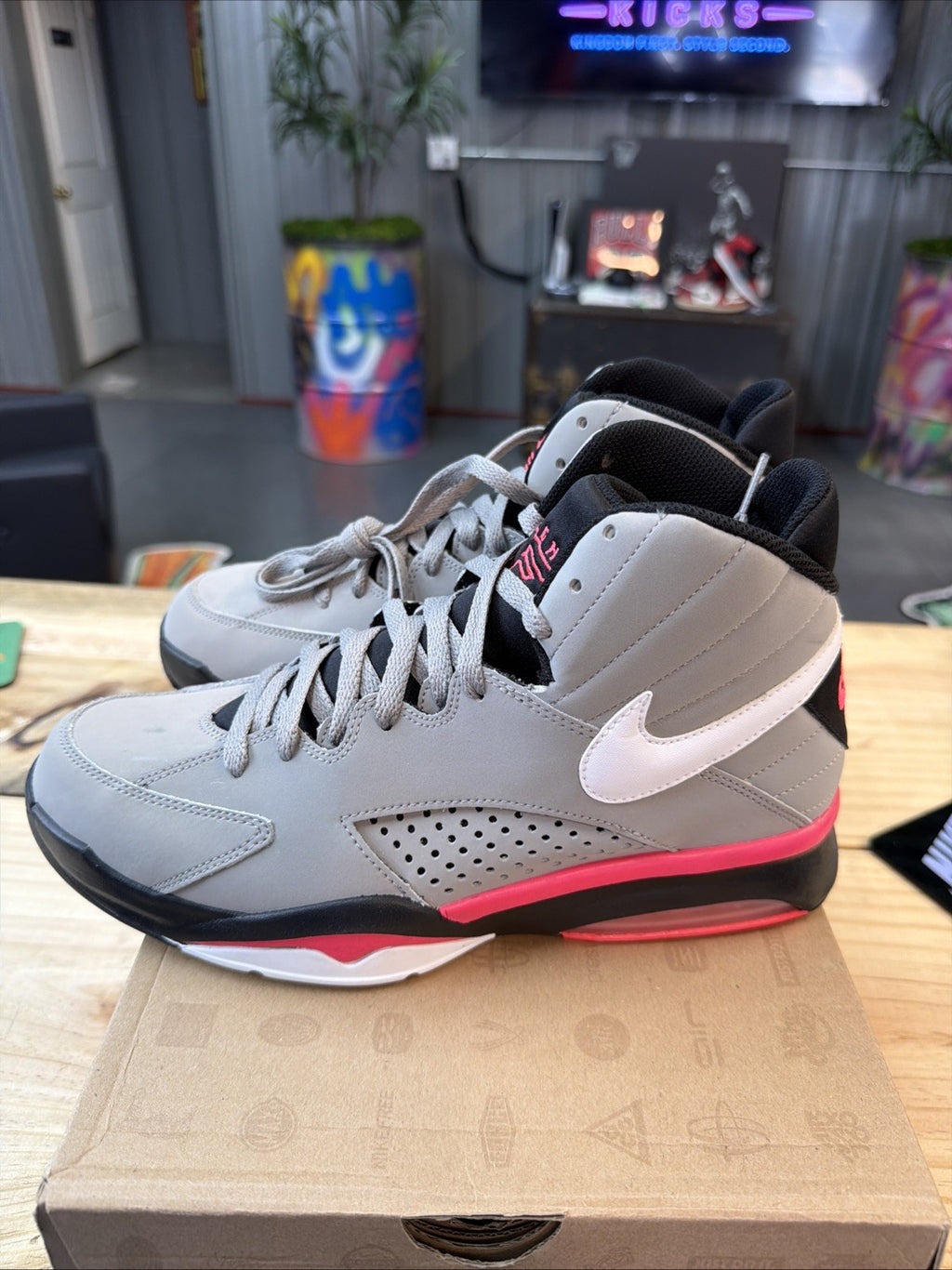 Nike Air Maestro Flight Pippen 472499-060 Mens Size 9…. 2012 Shoes