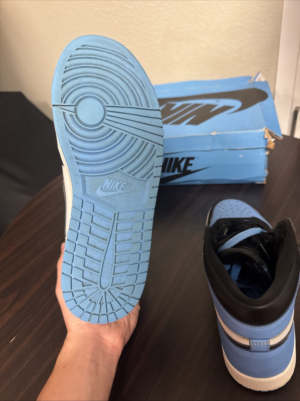 Nike Air Jordan 1 Retro High OG UNC Toe DZ5485-400 Men’s Size 10 Used