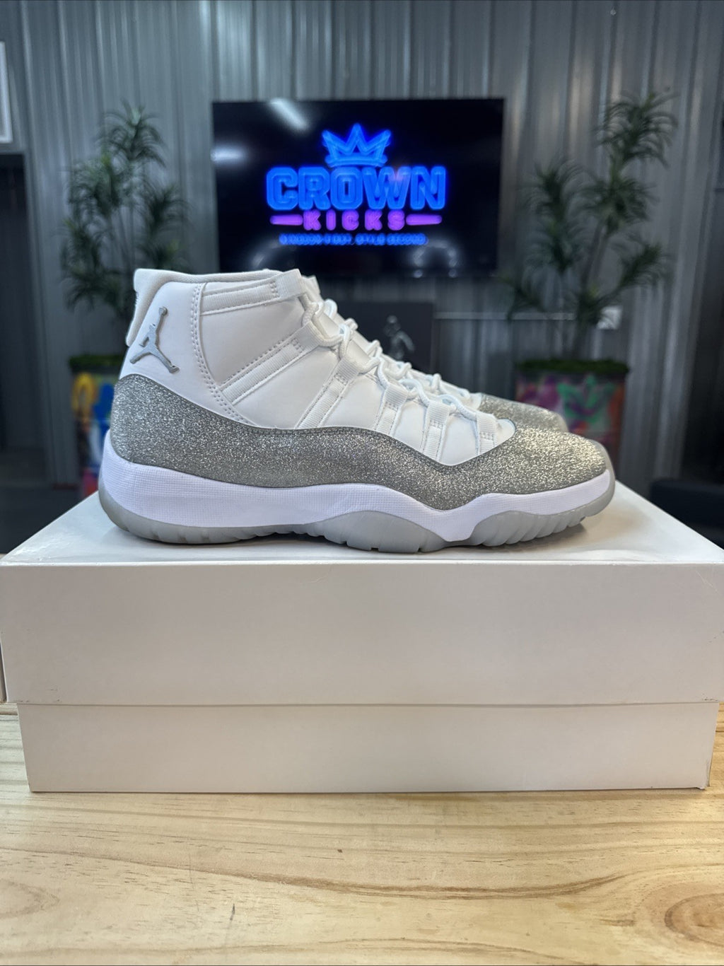 Size 10.5 Wmns - Air Jordan 11 Retro Vast Grey | Wore Once