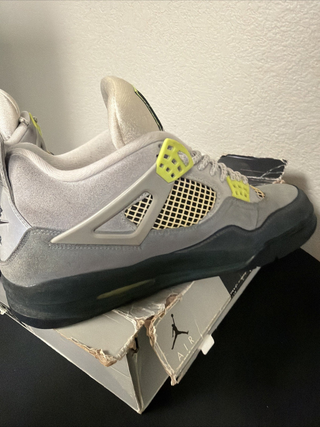 Air Jordan 4 Retro SE Neon 95 Size 12 Men’s Used OG Box