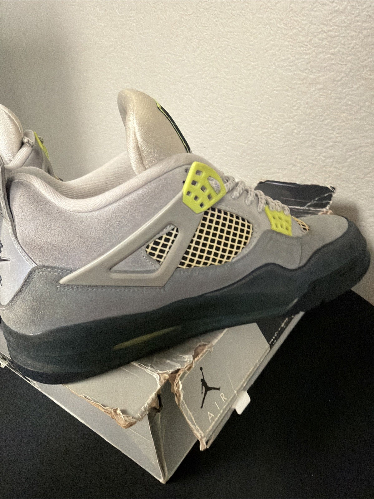 Air Jordan 4 Retro SE Neon 95 Size 12 Men’s Used OG Box