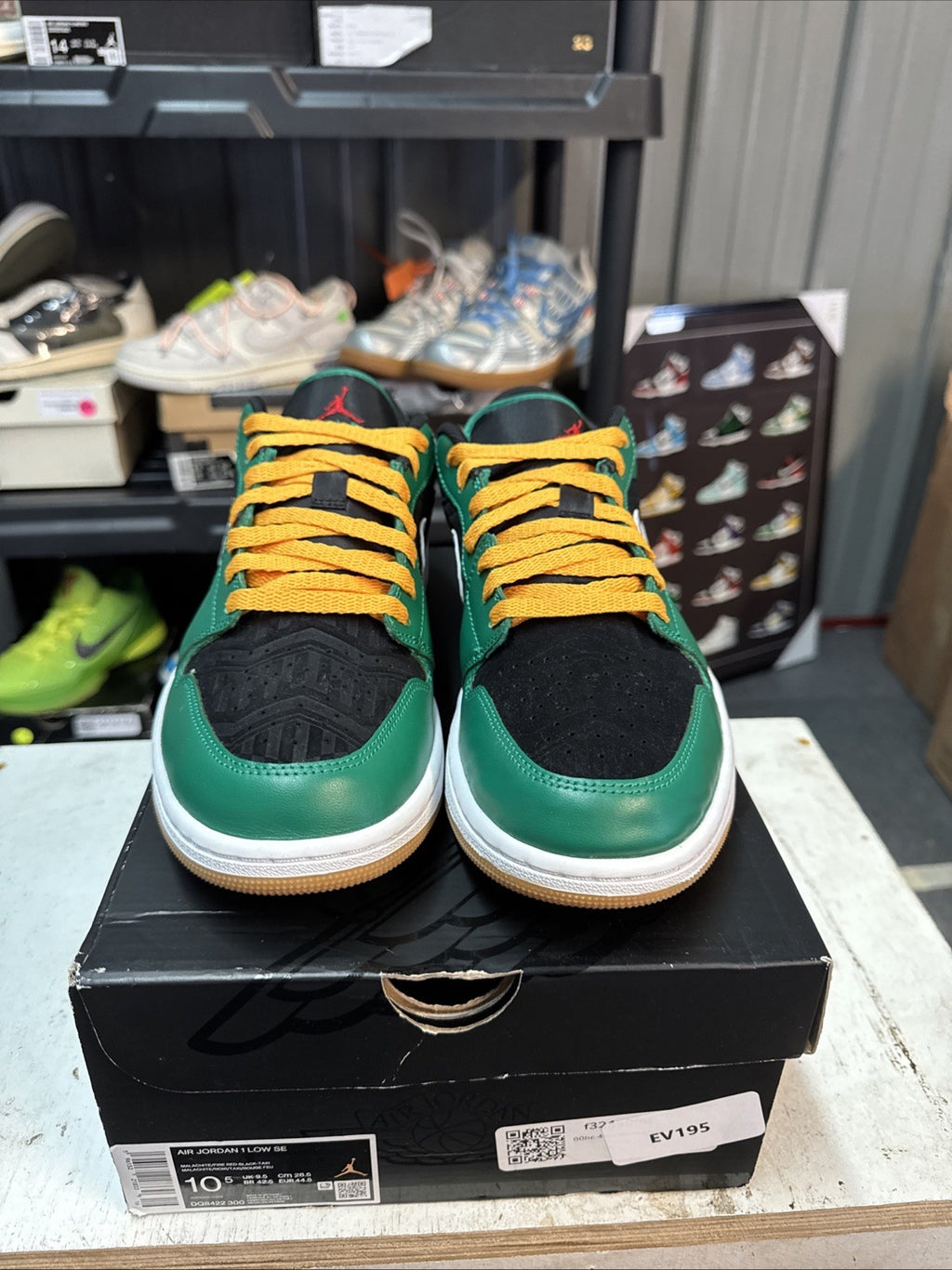 Size 10.5 - Air Jordan 1 Low SE “Holiday Special” Malachite
