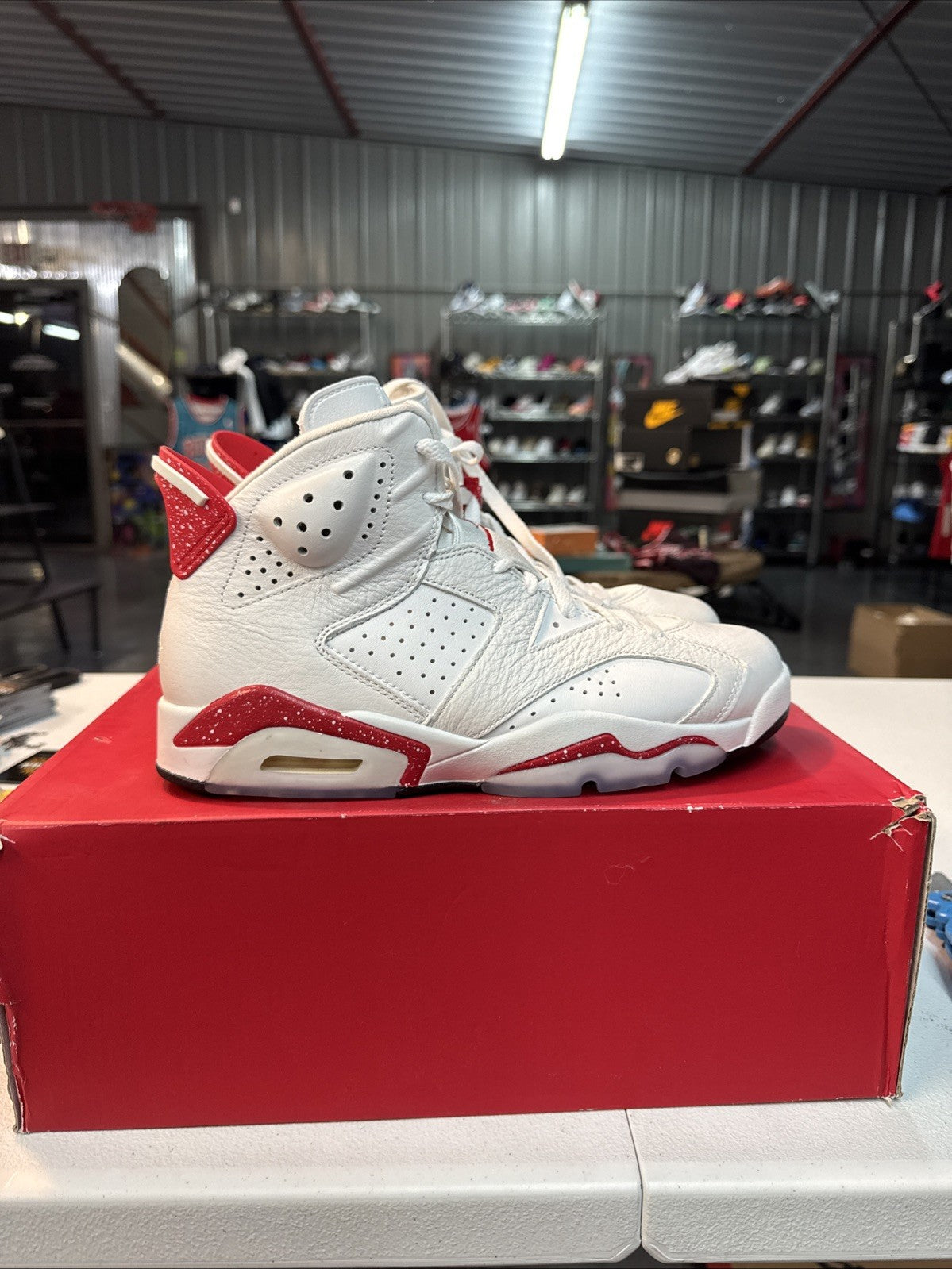 Size 8 - Jordan 6 White and University Red 2022 | Barely Wore