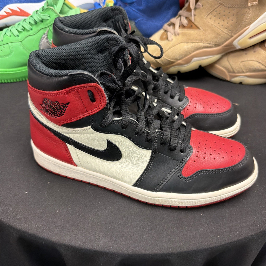 Jordan 1 Bred Toe Retro High OG Size 9.5 Mens Red Sneakers 2018 555088-610 (272