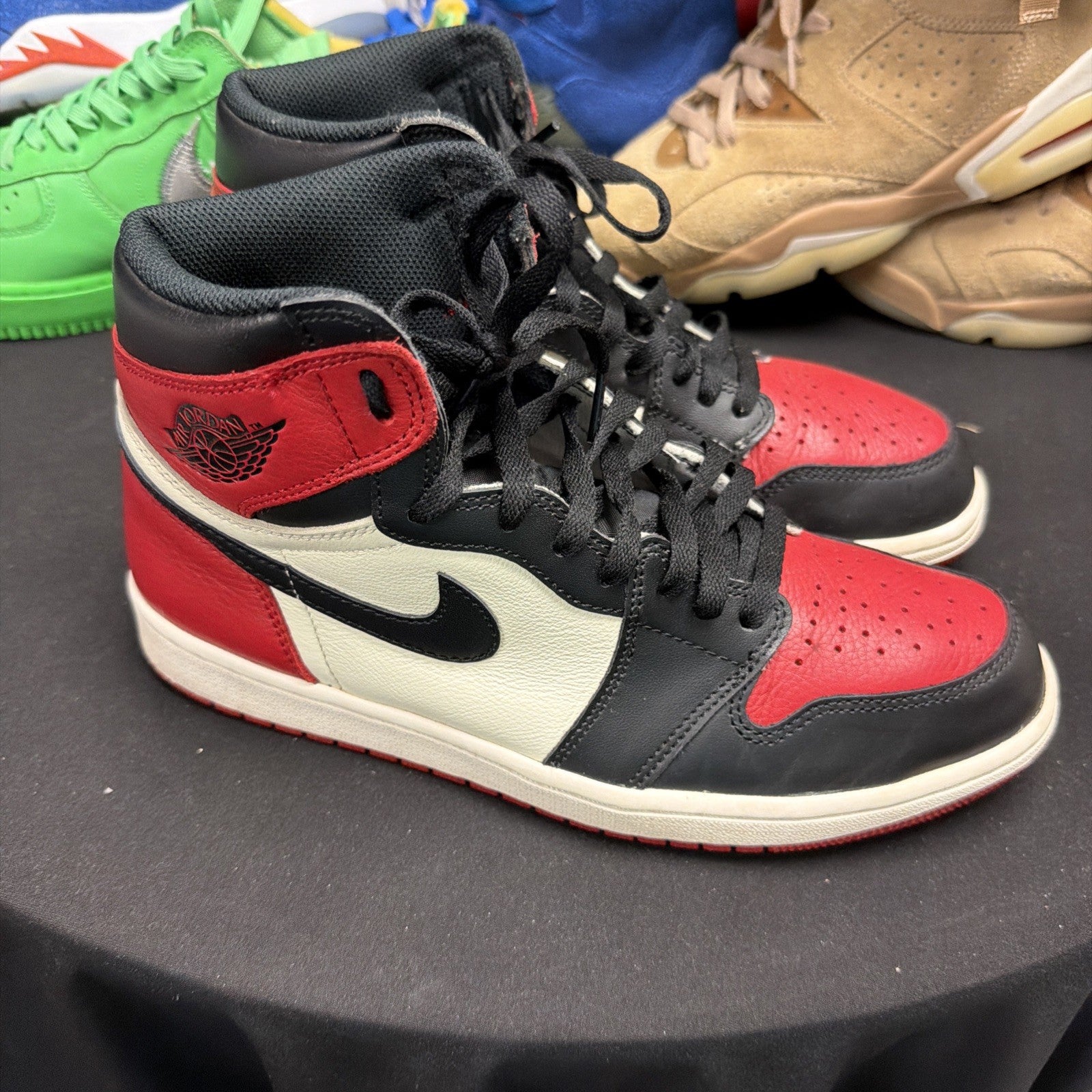 Jordan 1 Bred Toe Retro High OG Size 9.5 Mens Red Sneakers 2018 555088-610 (272