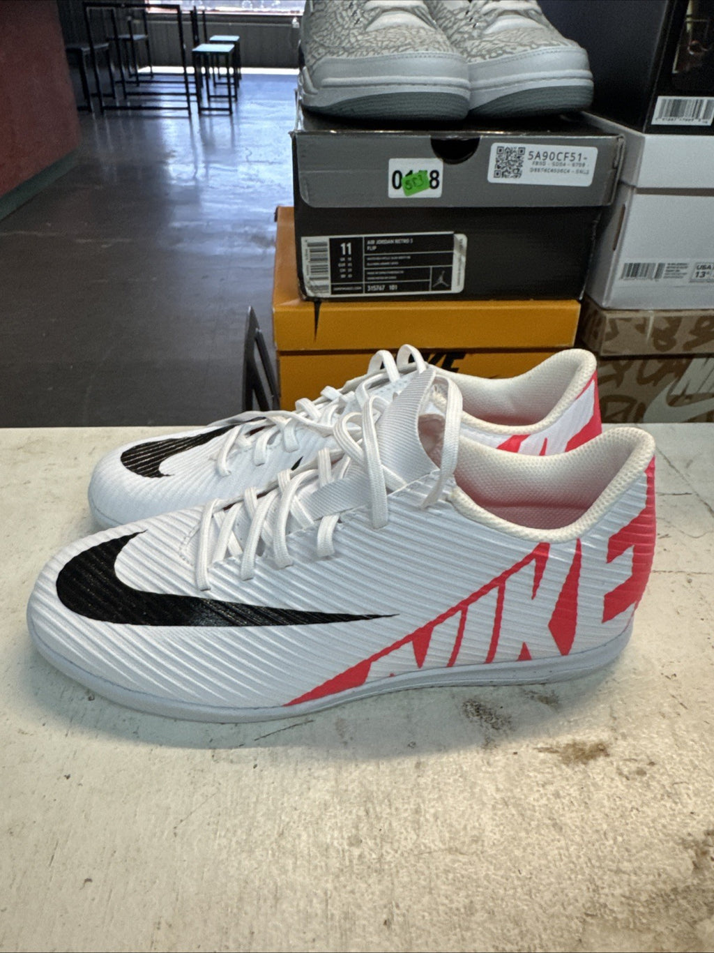 Size 5.5 - Nike Vapor 15 Club IC | Replacement Box