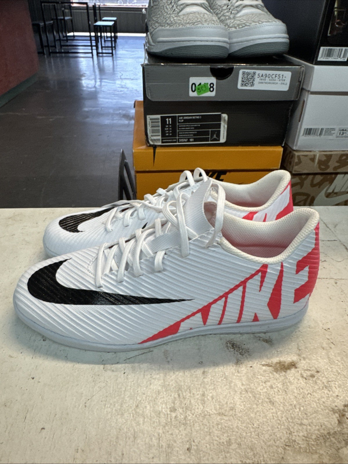 Size 5.5 - Nike Vapor 15 Club IC | Replacement Box
