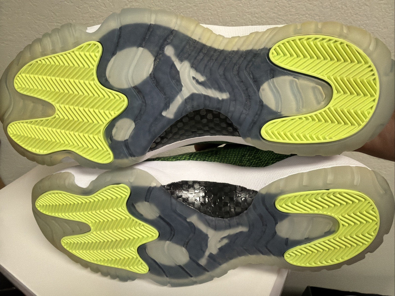 Jordan 11 Low Mens Snakeskin Size 12 Green Black Snakeskin