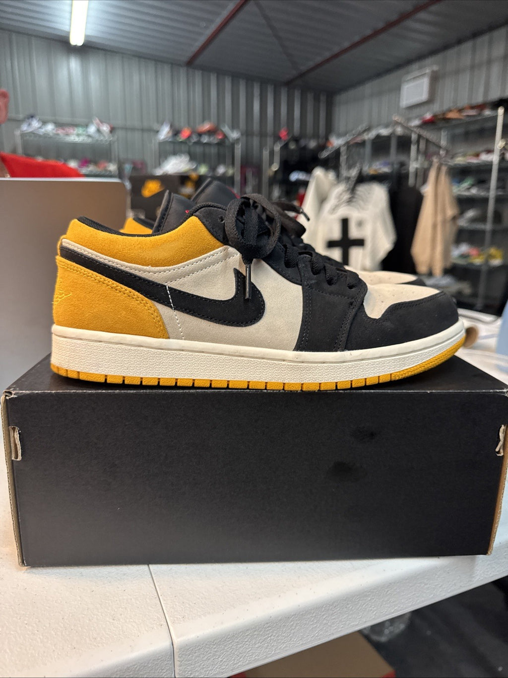 Size 8 - JORDAN 1 Low Sail University Gold Black