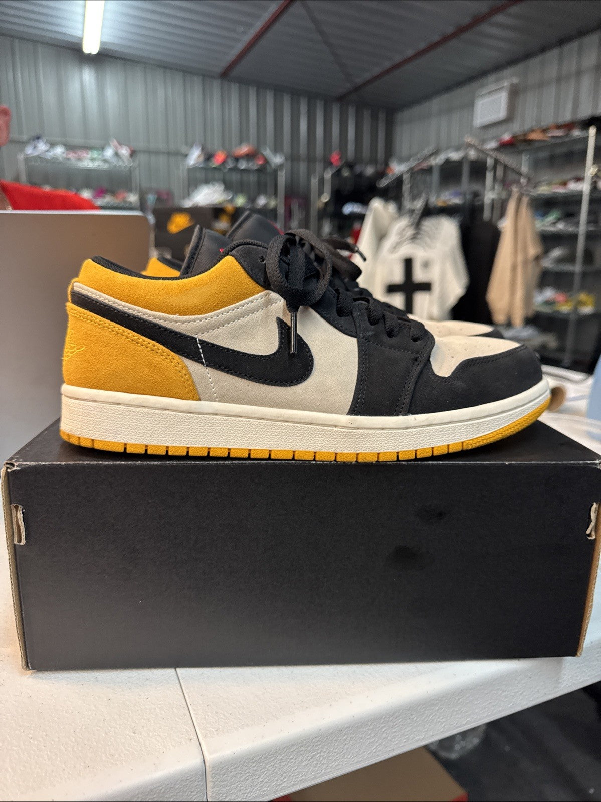 Size 8 - JORDAN 1 Low Sail University Gold Black