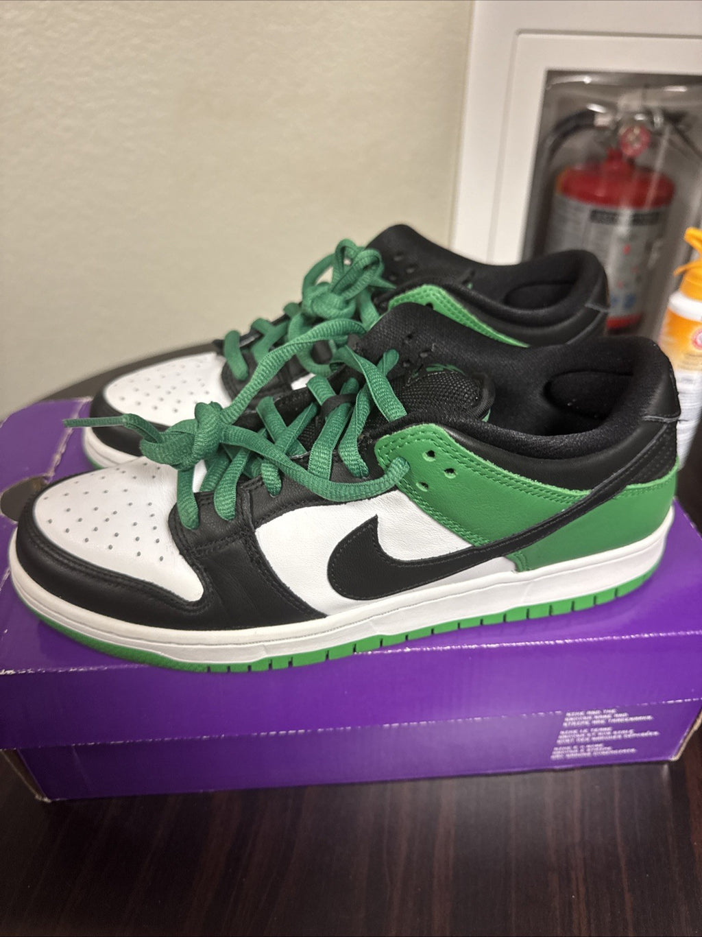 PREOWNED Nike SB Dunk Low Pro Classic Green Black White Size 9