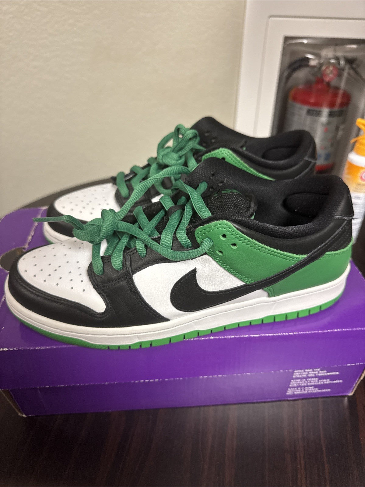 PREOWNED Nike SB Dunk Low Pro Classic Green Black White Size 9