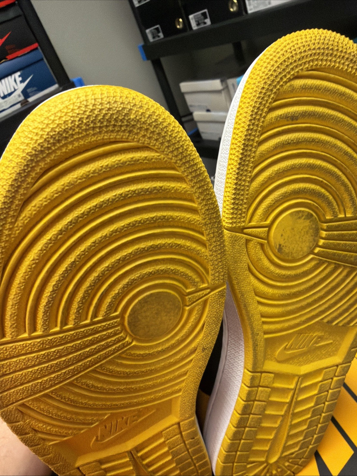 Size 9 - Jordan 1 Retro OG High Pollen