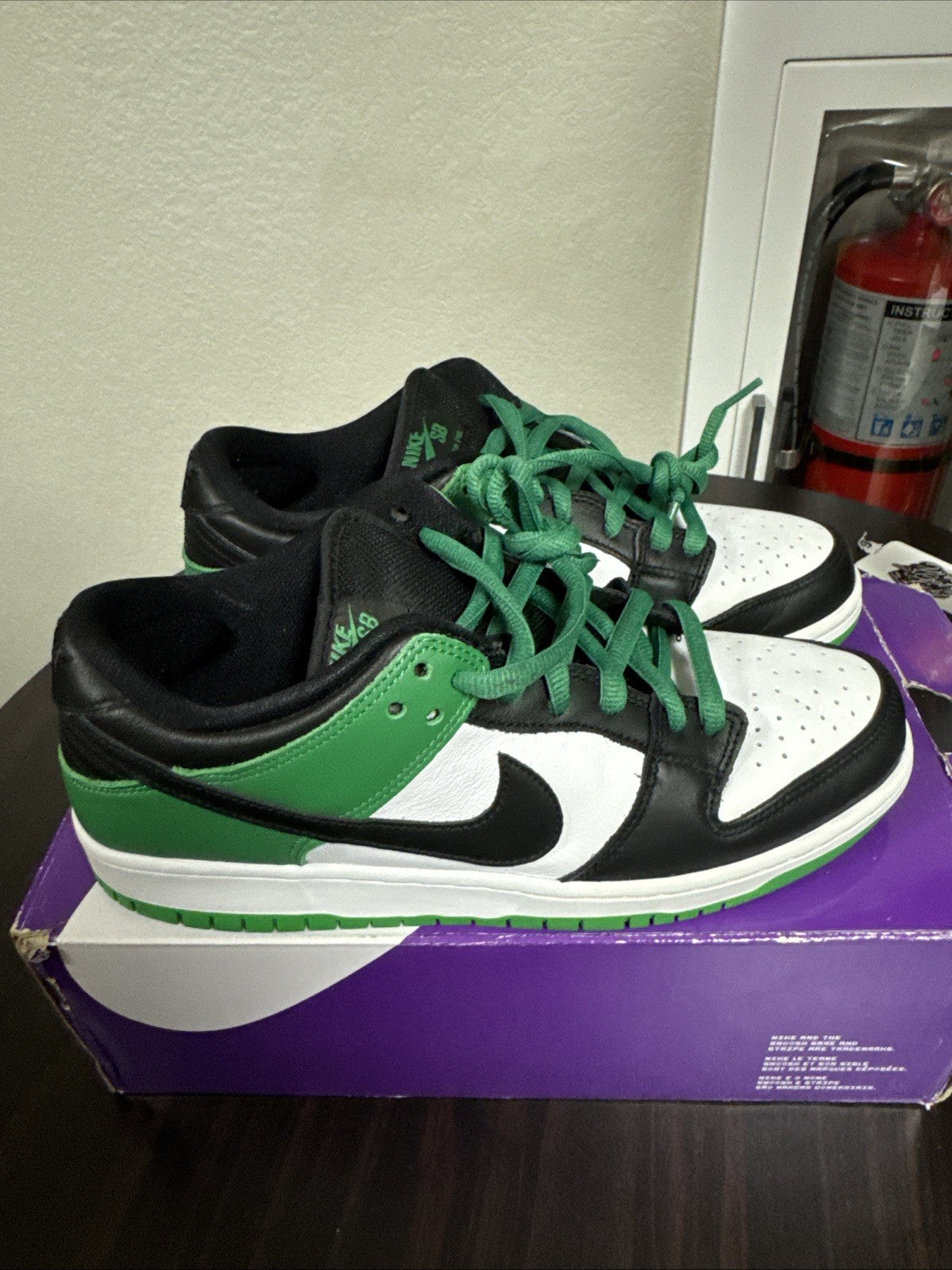 PREOWNED Nike SB Dunk Low Pro Classic Green Black White Size 9