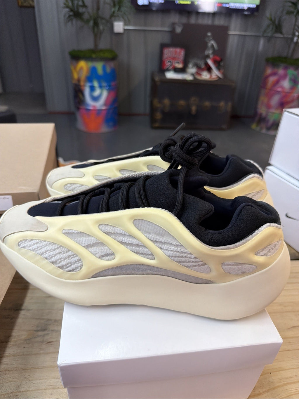 Adidas Yeezy 700 V3 ‘Azael’ Men’s Size 13 Pre-owned Sneakers FW4980