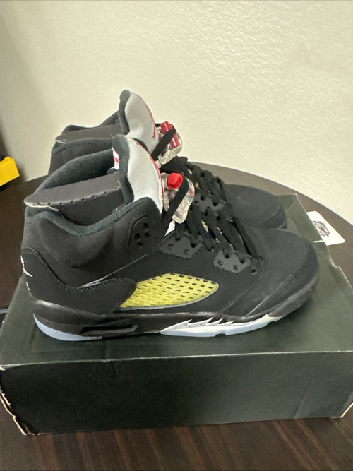 2016 jordan black metallic 5 size 5y