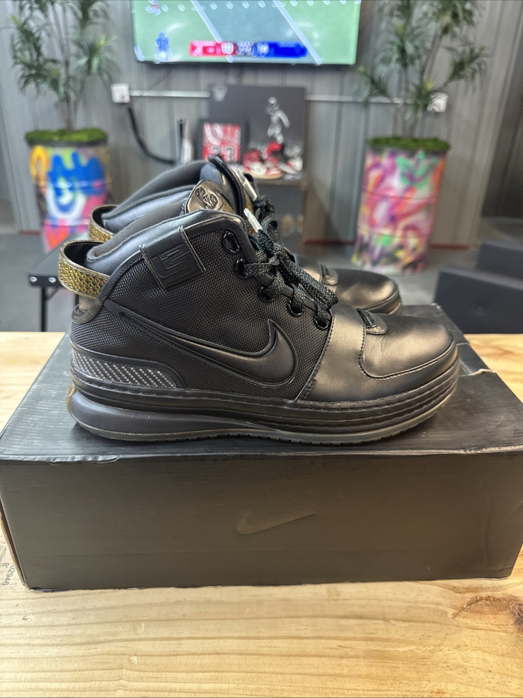 Size 9 - 2009 Nike Zoom Lebron 6 "Blackout"