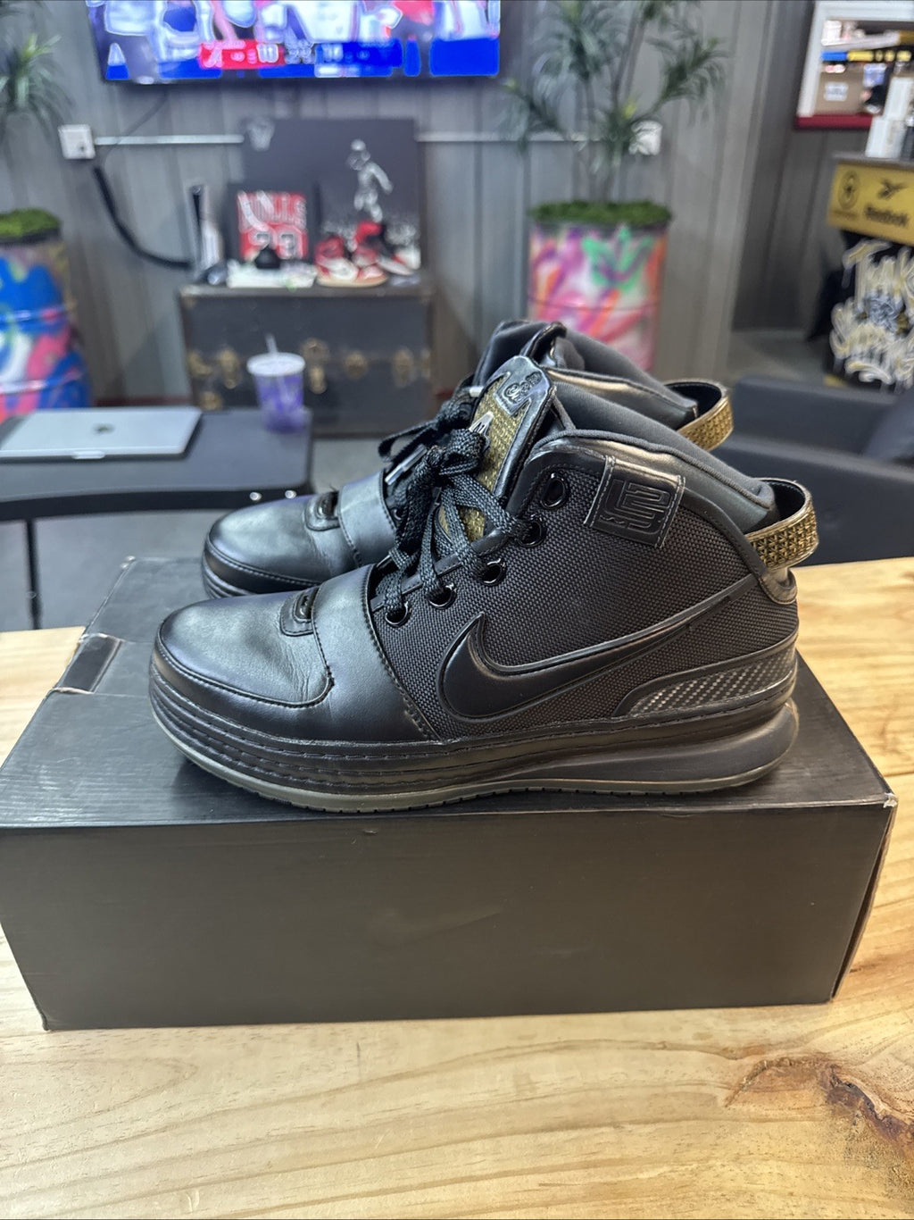 Size 9 - 2009 Nike Zoom Lebron 6 "Blackout"