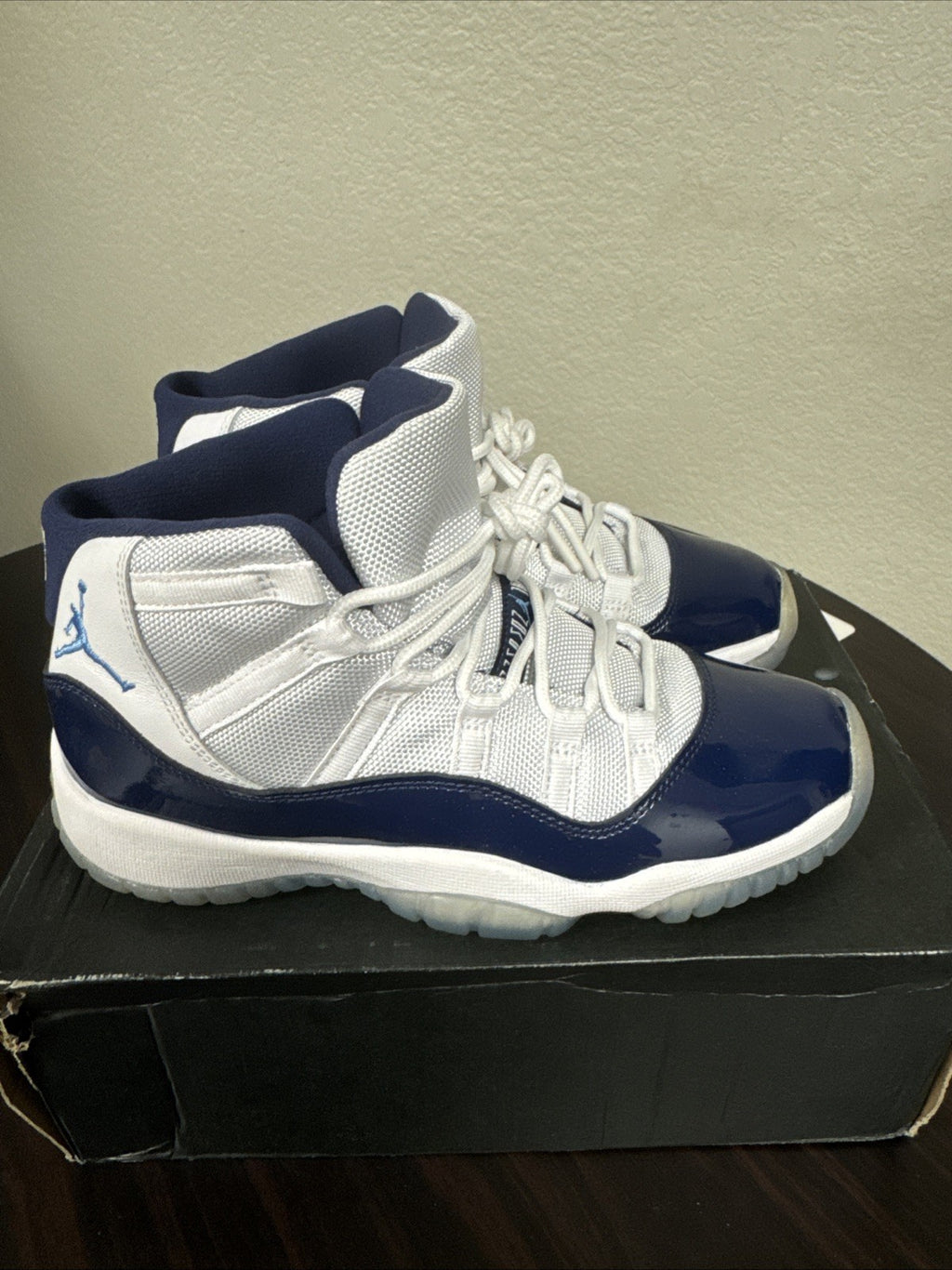 Nike Air Jordan 11 XI Retro Youth Win Like 82 White Blue Size 5Y | Worn Once