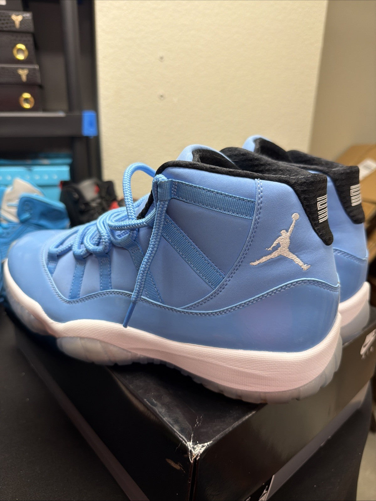 😱Size 13 - Jordan 11 Retro Pantone 2014😱