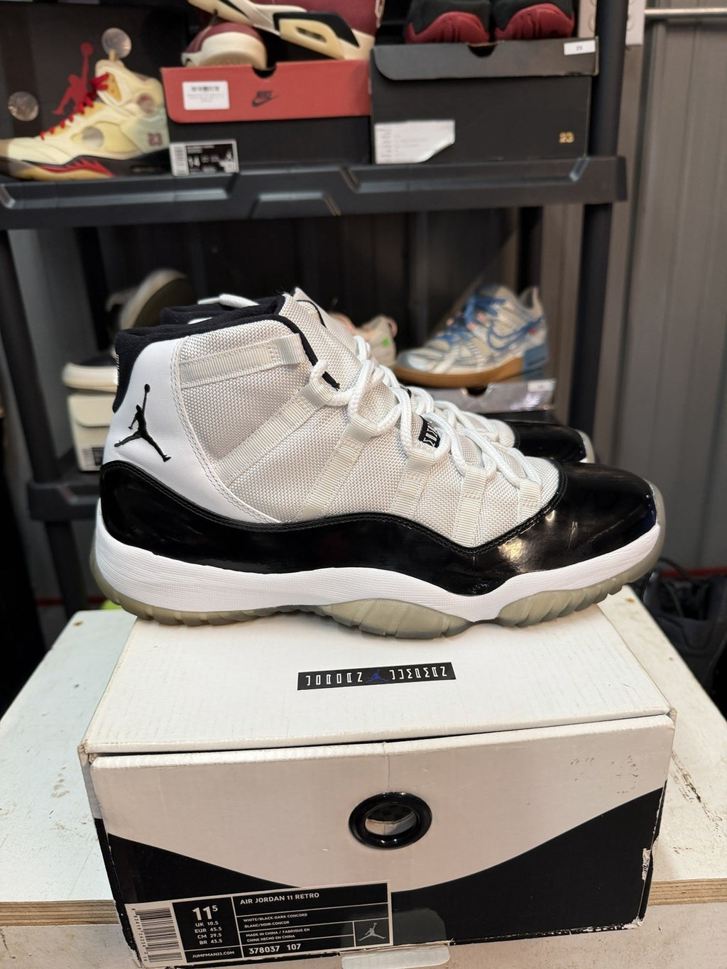 Nike Air Jordan 11 Retro Concord 2011 White Black Size 11.5 Sneakers 378037-107