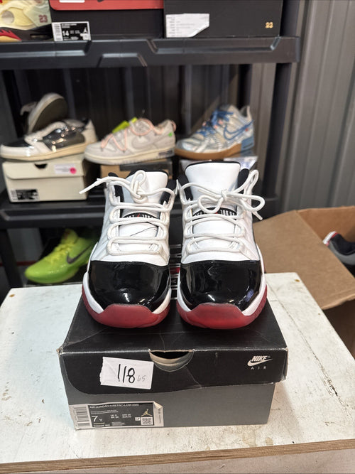 Air Jordan 11 Low GS Concord Bred White Sneakers 528896-160 Mens Size 7Y Used