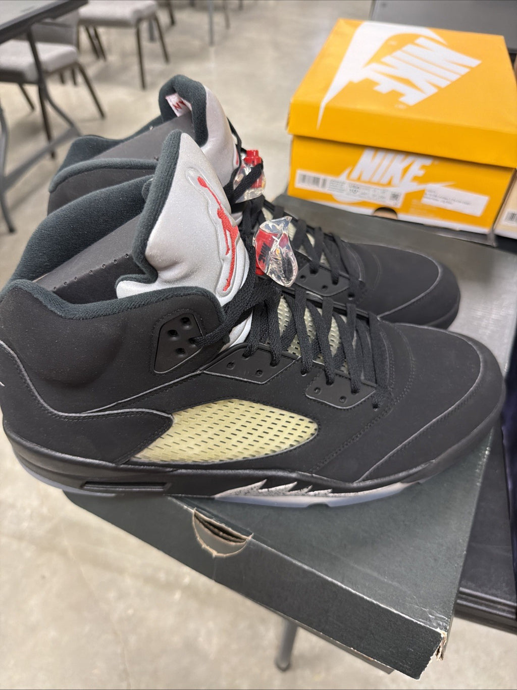2016 Nike Air Jordan 5 V Retro OG Black Red Metallic Silver Ice 845035-003 sz 17