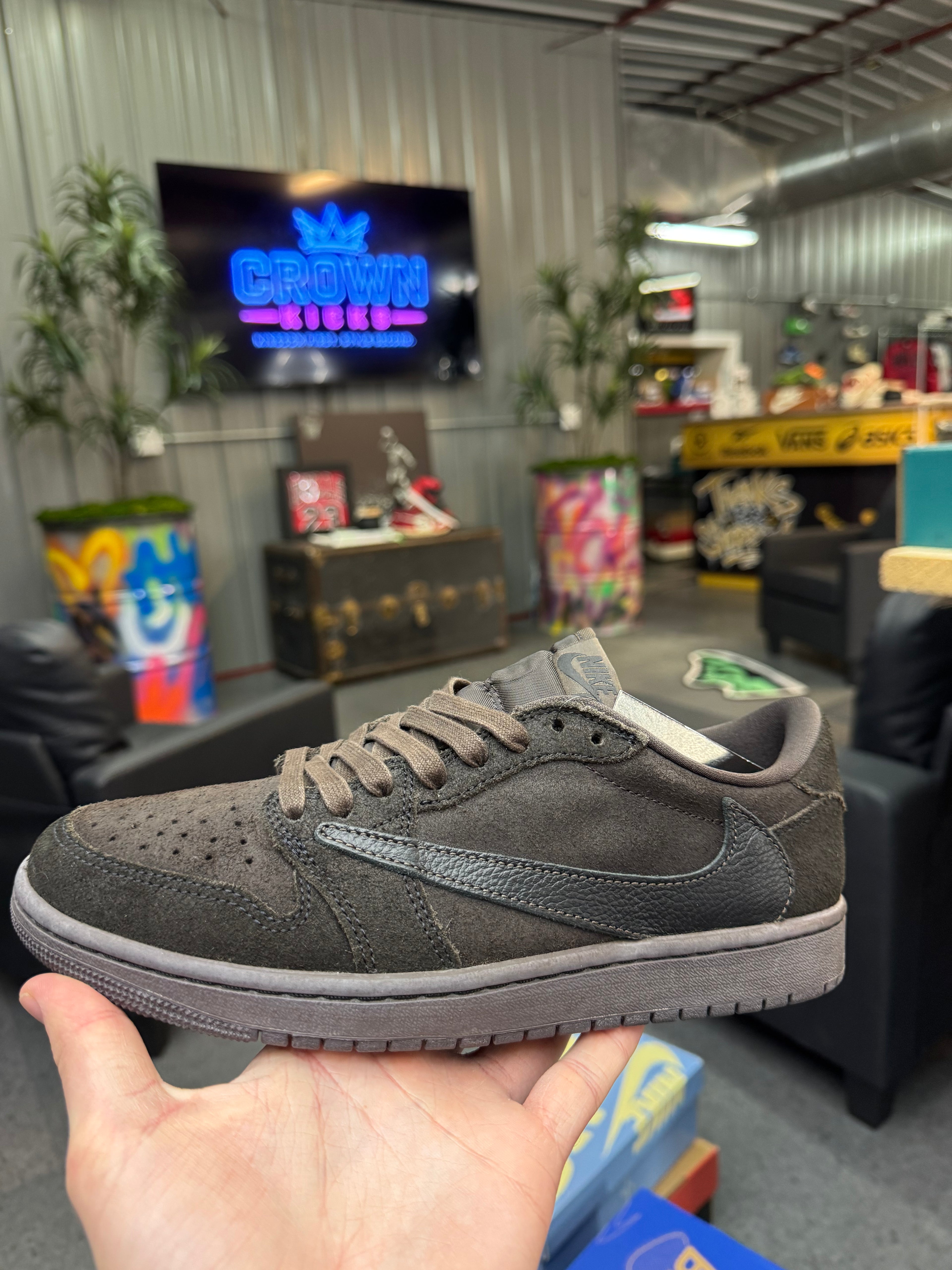 Jordan 1 Retro Low OG SP Travis Scott Velvet Brown - size 8