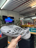 Yeezy Foamrunners - size 13