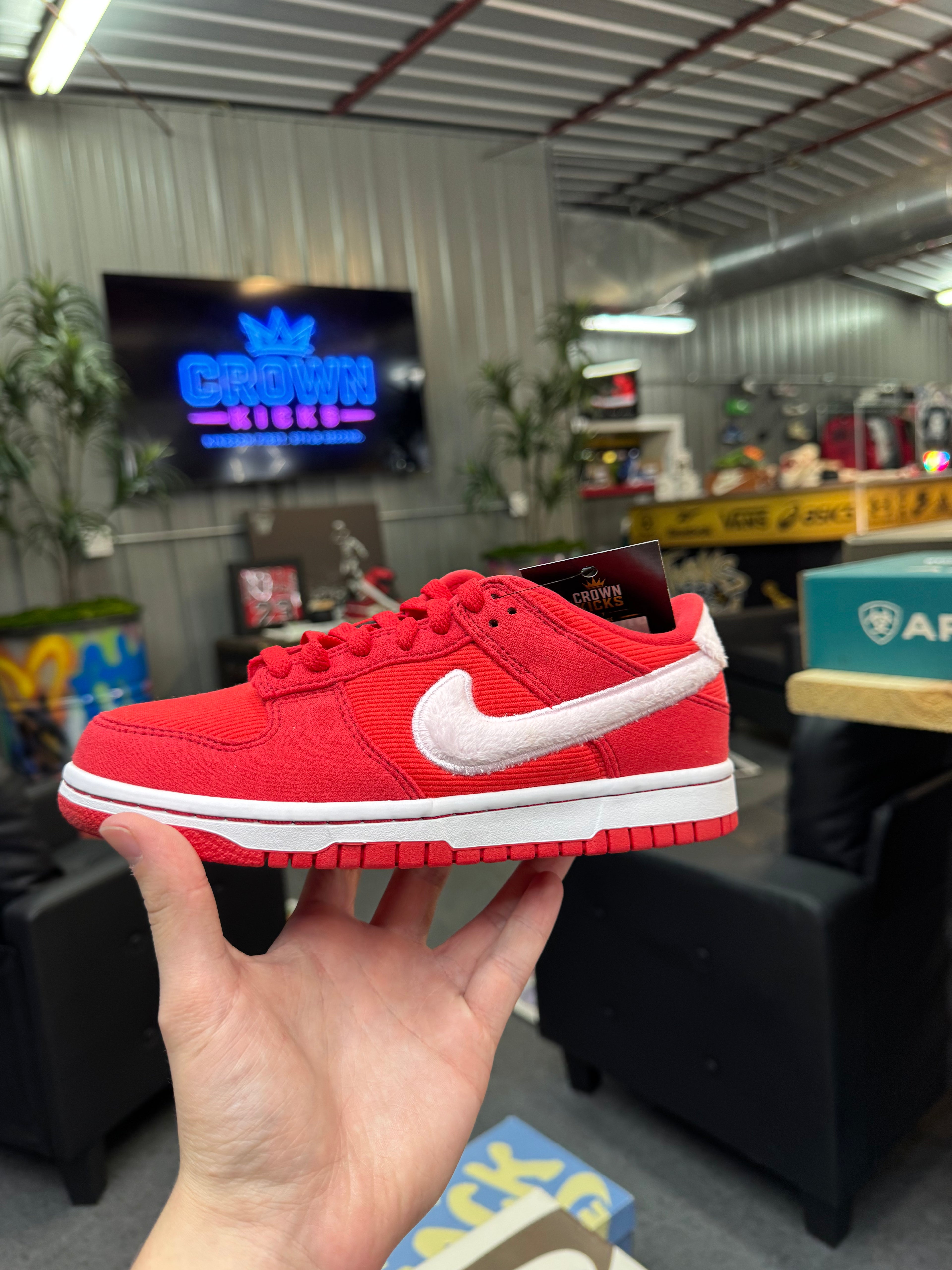 Nike Dunk Low GS Valentines Day (2024) - size 5y