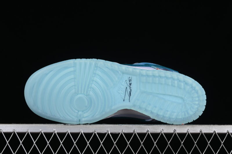 Nike SB Dunk Low Futura Laboratories Bleached Aqua 2 1.jpg