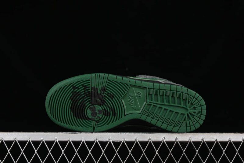 Nike SB Dunk Low There Skateboards 2 1.jpg